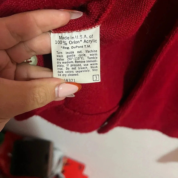 CHRISTIAN DIOR..VINTAGE  red 100% SWEATER...LARGE - Picture 3 of 4